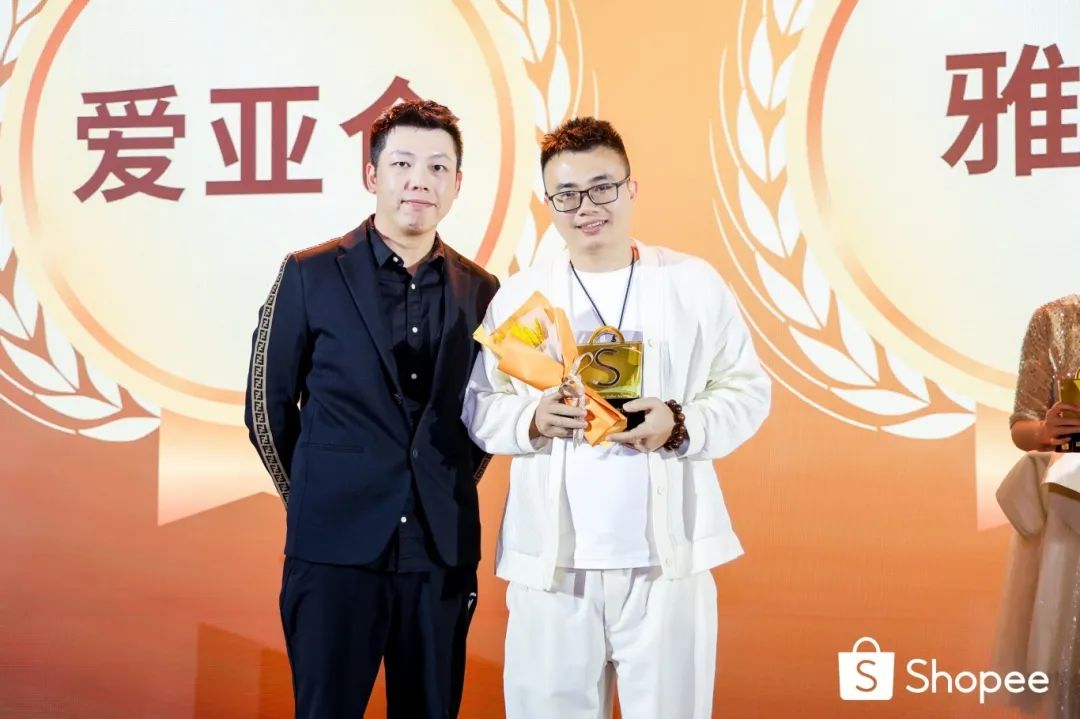 不忘初心，踏浪前行！爱亚仓荣获「Shopee 2024年度最佳海外仓合作伙伴」奖！