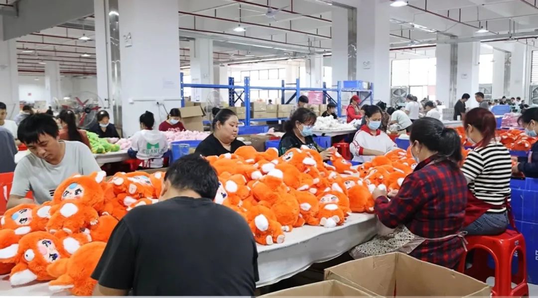 和泡泡玛特“抢蛋糕”?“萌娃”盲盒炒出6倍溢价,在东南亚拿下百亿营收!