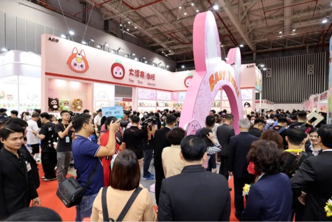 和泡泡玛特“抢蛋糕”?“萌娃”盲盒炒出6倍溢价,在东南亚拿下百亿营收!