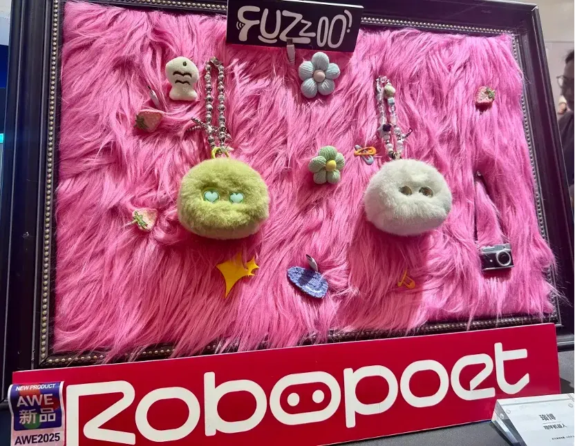 马斯克看好的AI玩具，成了商场新印钞机