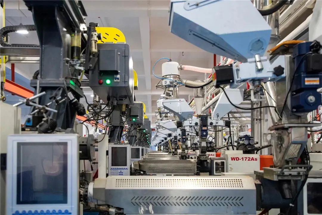 马斯克看好的AI玩具，成了商场新印钞机