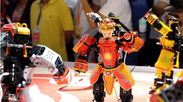 马斯克看好的AI玩具，成了商场新印钞机