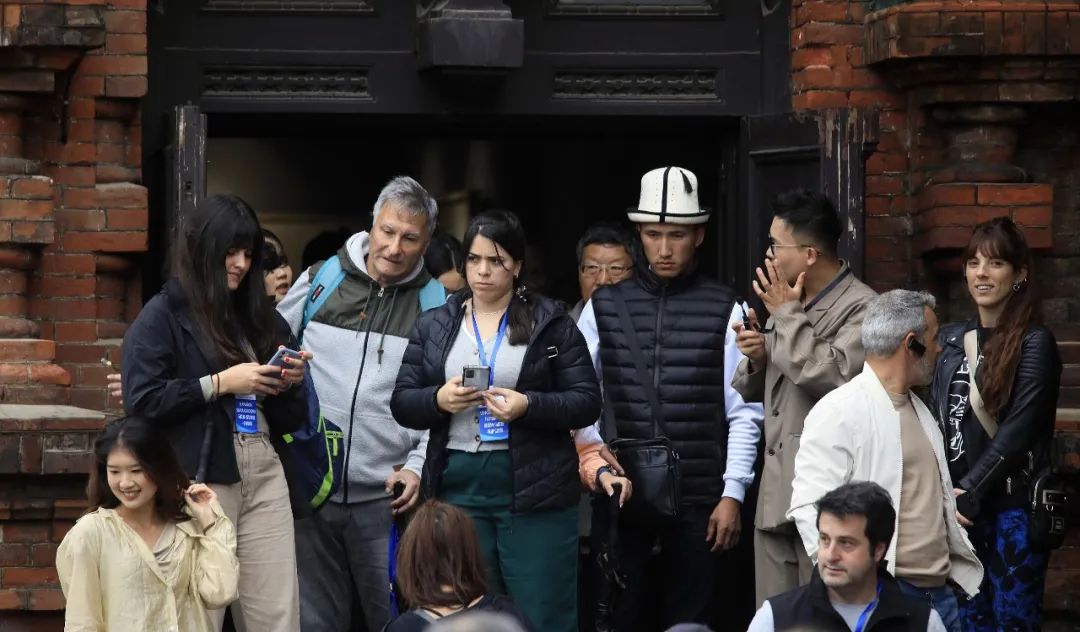 第一批挣到外国人钱的年轻人，已经不上班了