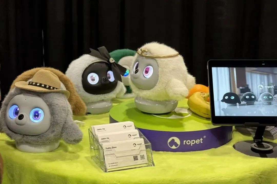 马斯克看好的AI玩具，成了商场新印钞机