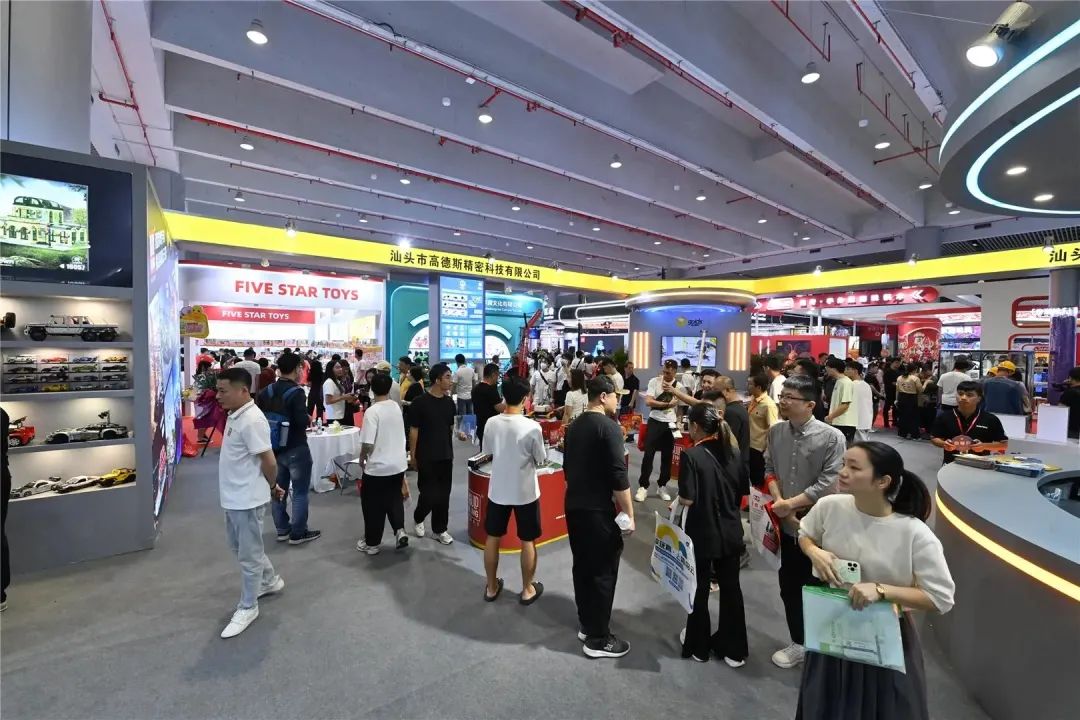 马斯克看好的AI玩具，成了商场新印钞机