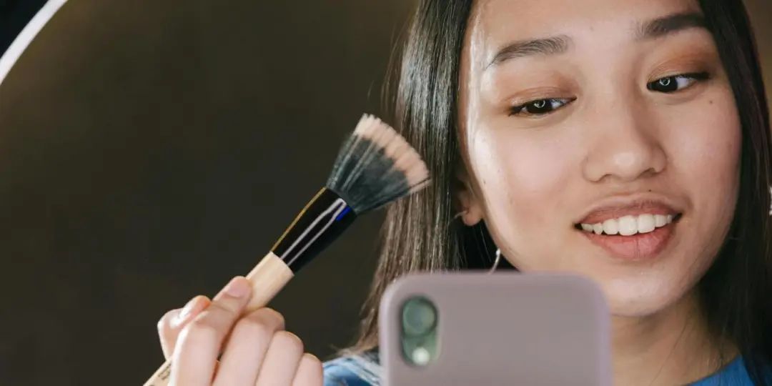 国内遇冷,东南亚狂卖100亿!国货美妆上演“冰火两重天”