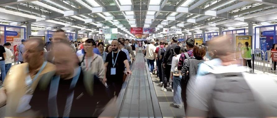 关税战下的广交会：告别吃肉，习惯吃素丨一线