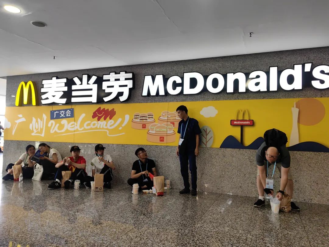 关税战下的广交会:告别吃肉,习惯吃素丨一线