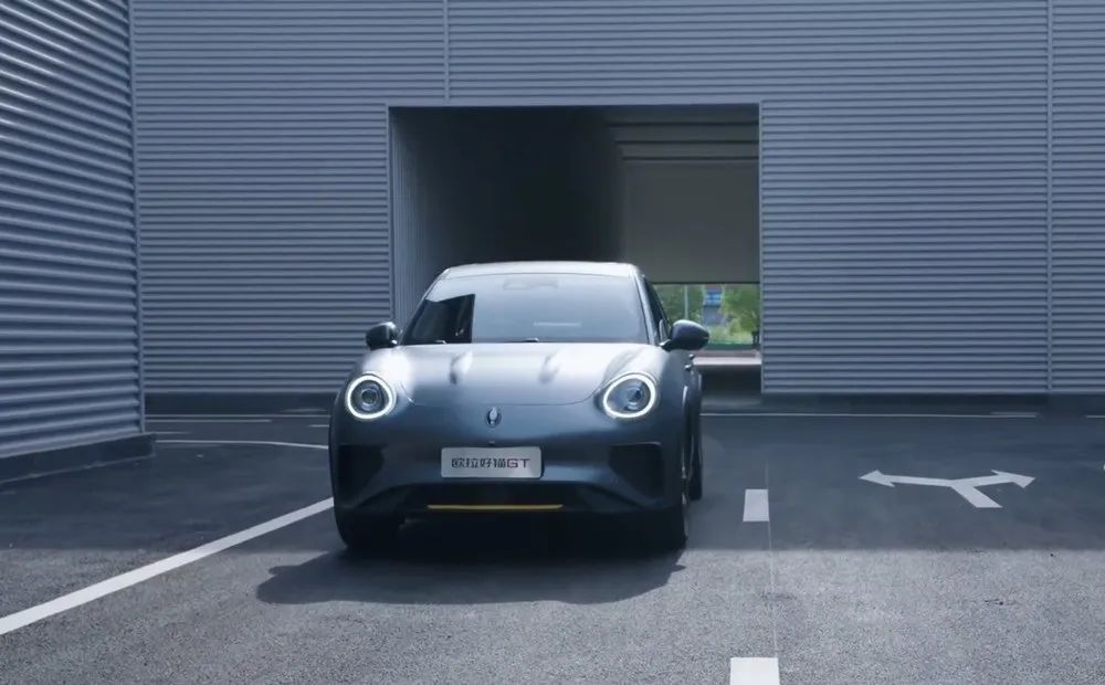 河南首富换人!泡泡玛特王宁登顶,85后身家超1400亿元;比亚迪李云飞回应“车圈恒大”事件;小红书最新估值350亿美元丨邦早报