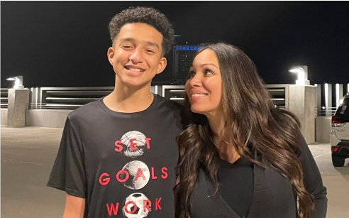 河南首富换人!泡泡玛特王宁登顶,85后身家超1400亿元;比亚迪李云飞回应“车圈恒大”事件;小红书最新估值350亿美元丨邦早报