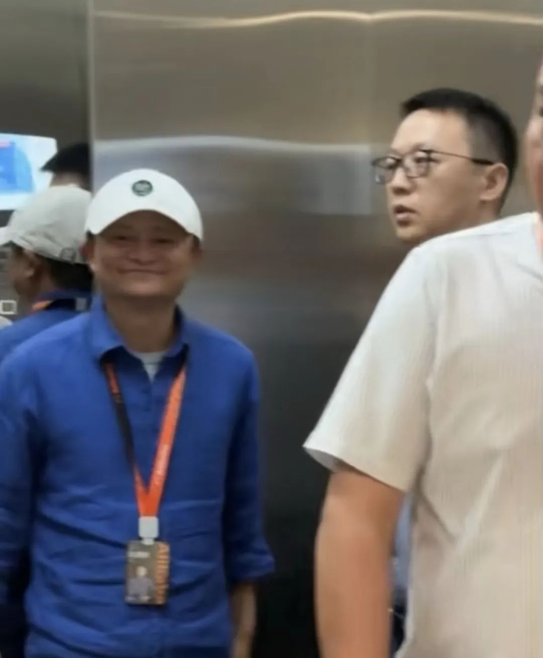 星巴克中国回应被收购事宜；泡泡玛特疑进军家电行业；苹果官网首次支持国补；梅花创投吴世春回应被冻结超2亿资产丨邦早报