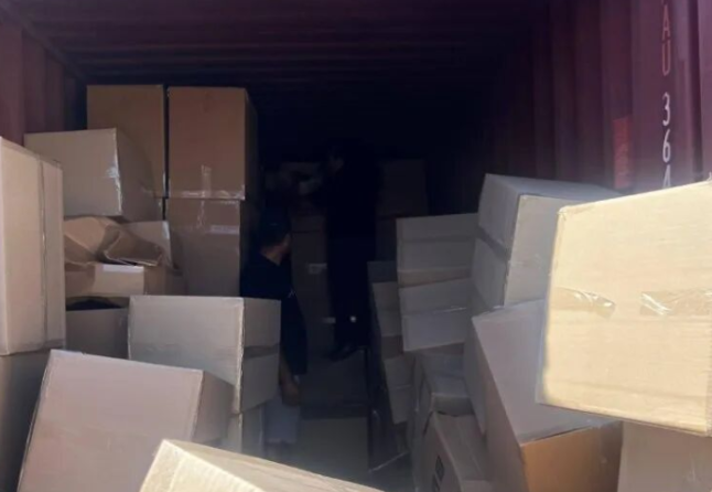 偷逃税1300万元人民币？严打走私骗税：3个中国人被抓、28个集装箱遭扣押...